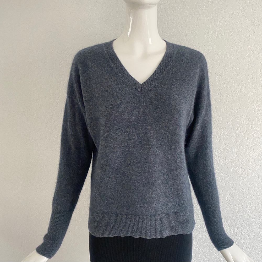 Tahari v neck 2 ply cashmere sweater - Picture 2 of 10